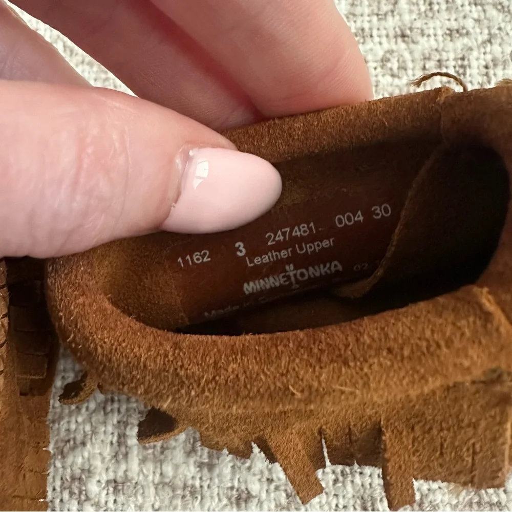 Minnetonka Riley Baby Booties In Brown